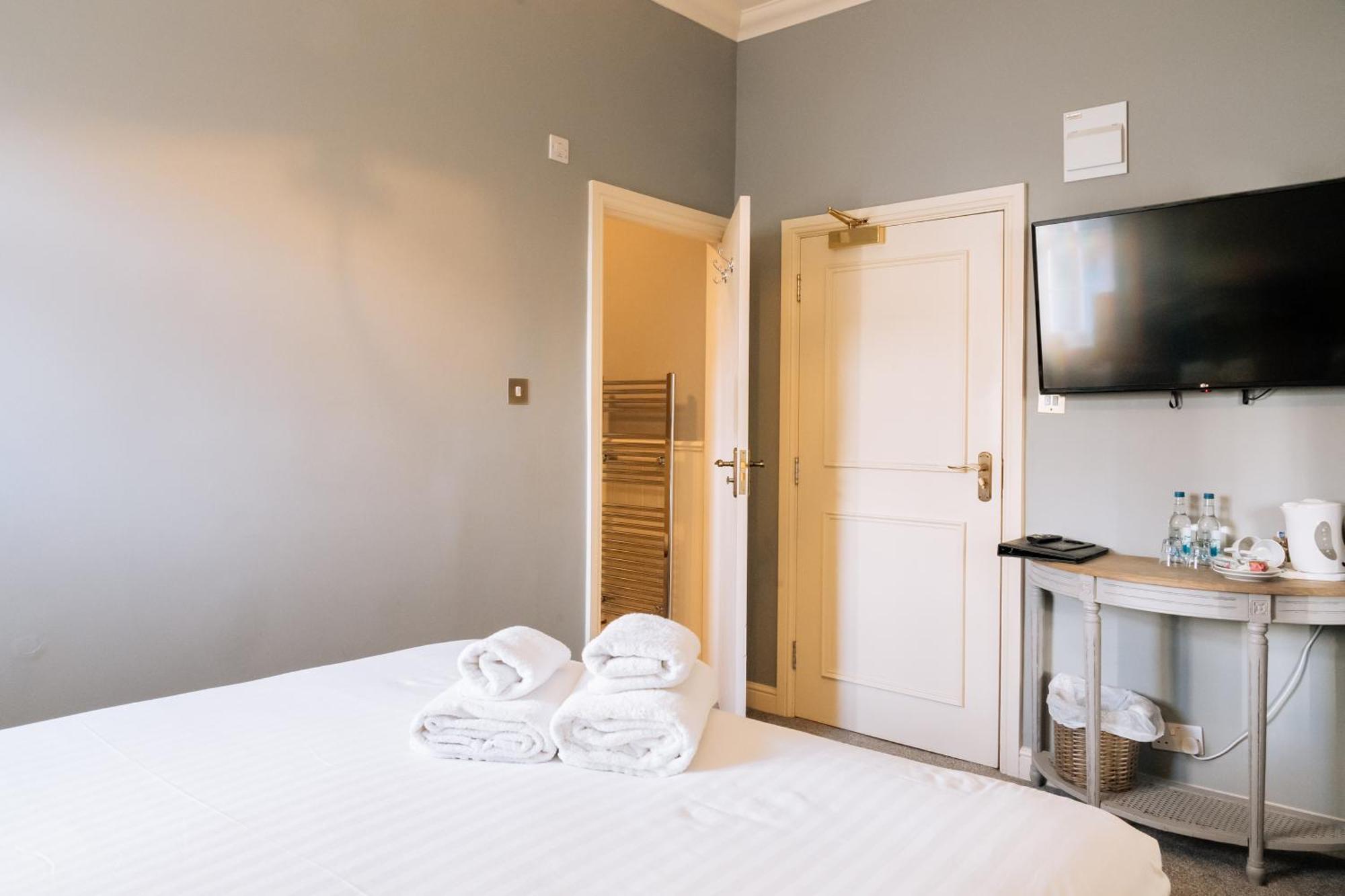 The Royal Oak 3*